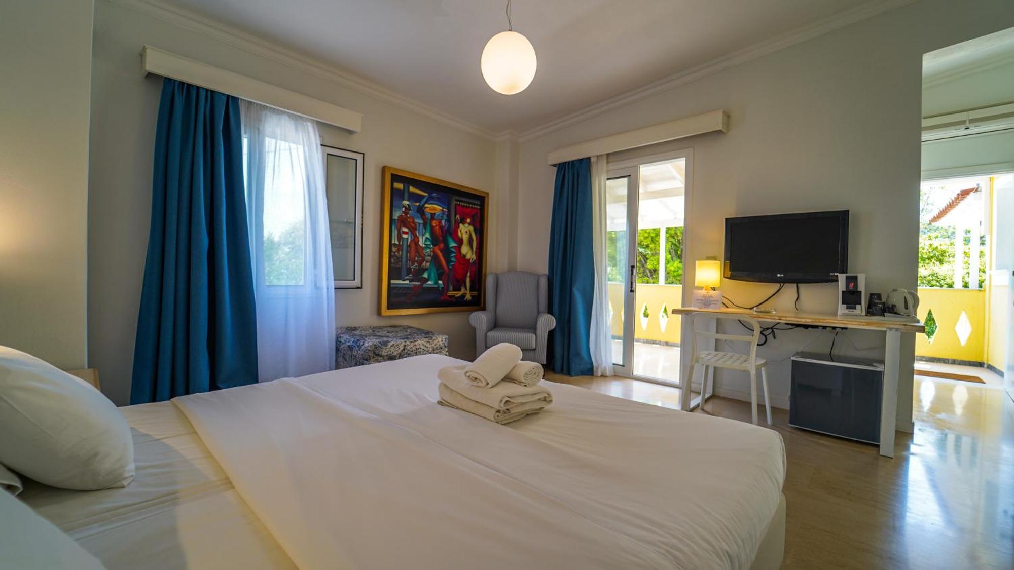 Cape North West Hotel Parga Bagian luar foto