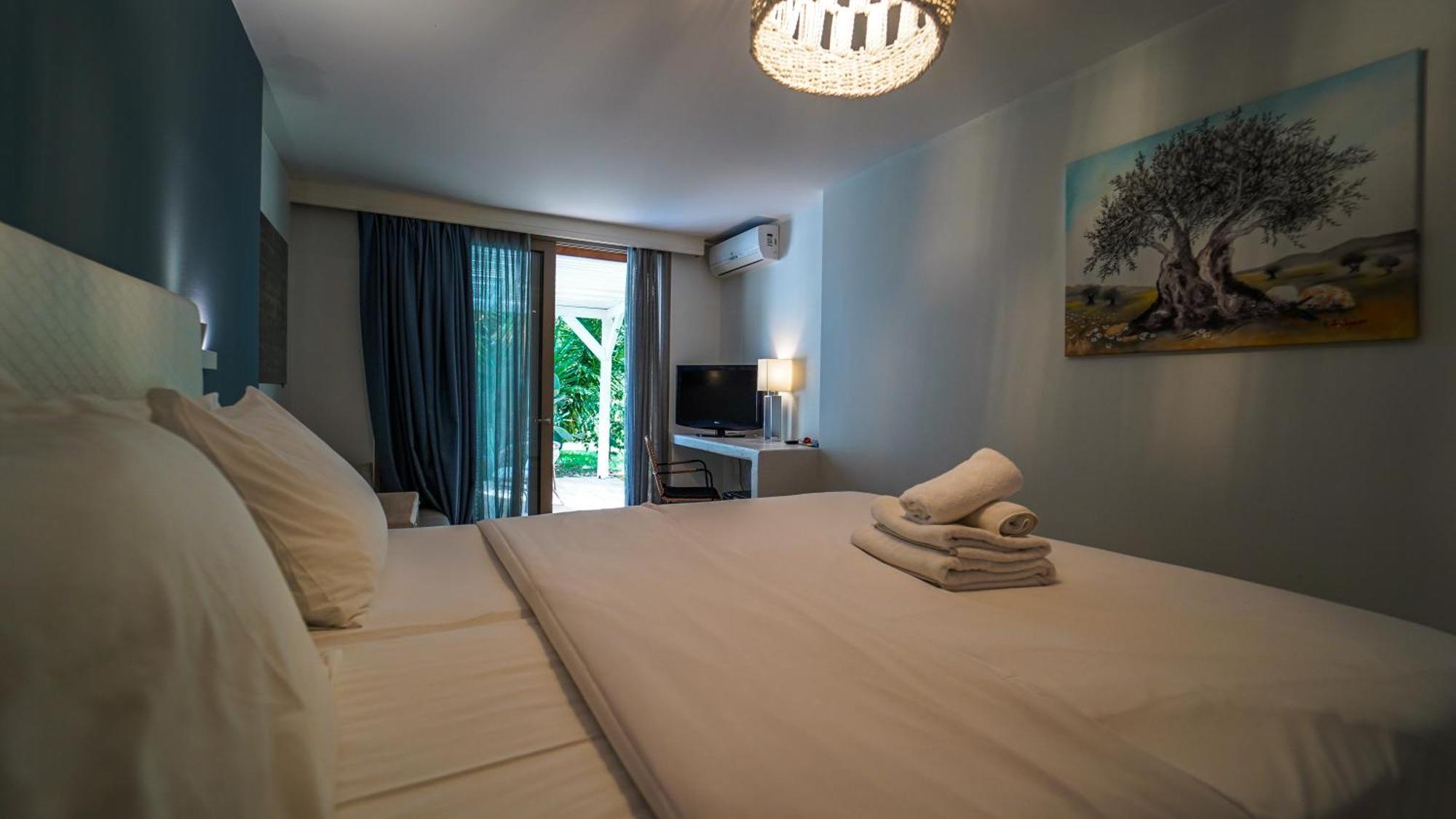Cape North West Hotel Parga Bagian luar foto