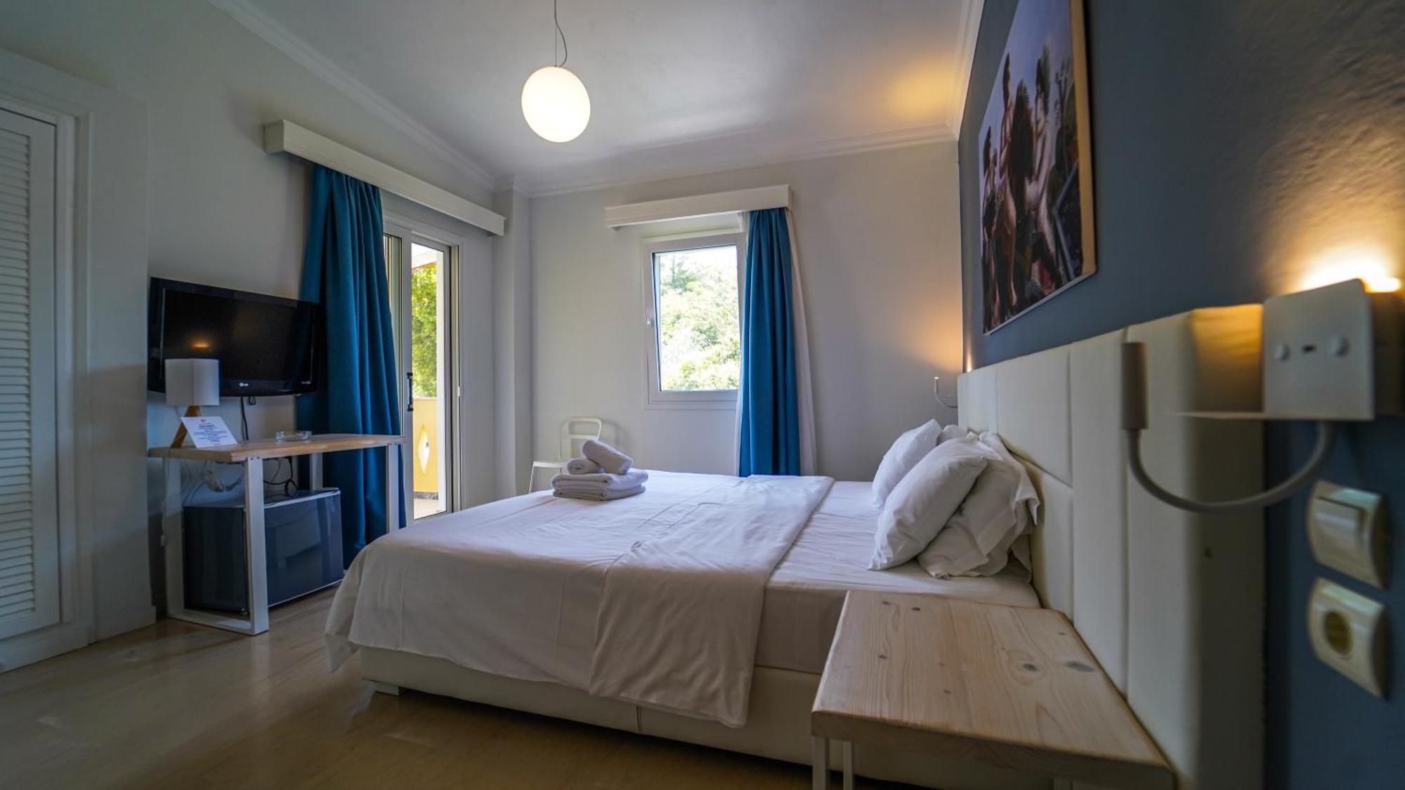 Cape North West Hotel Parga Bagian luar foto